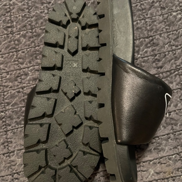 Prada sandal slides 11 - Picture 2 of 10